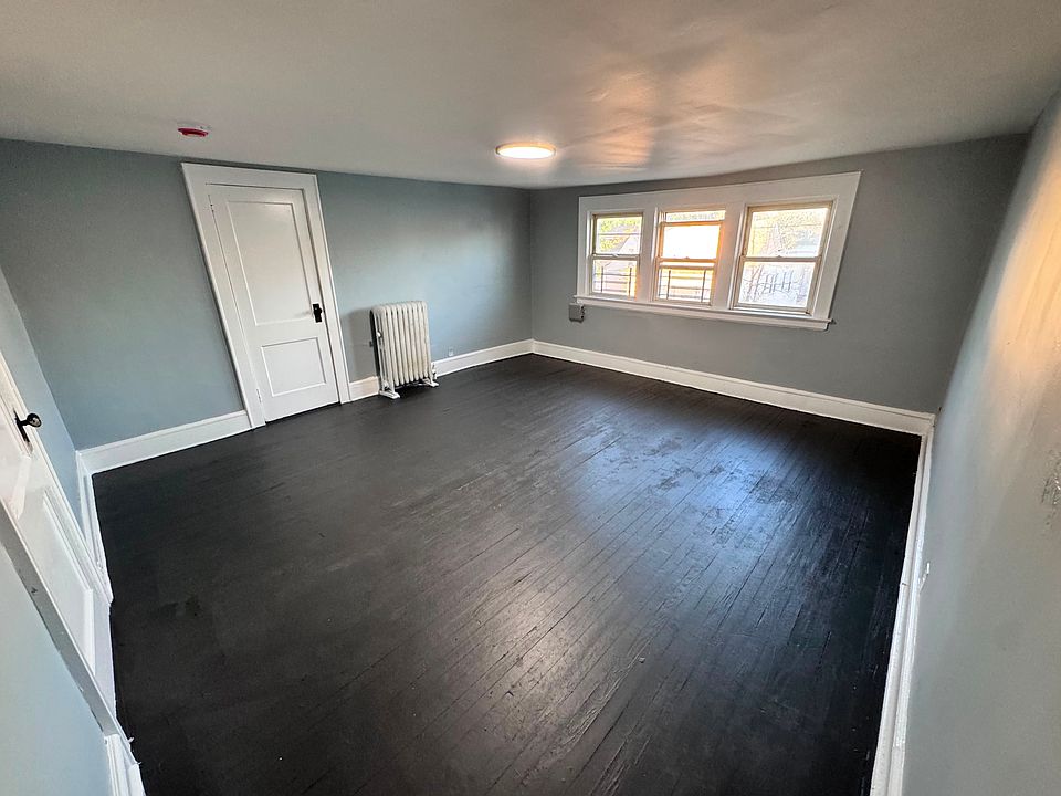 1st image of 179 Isabella Ave #3R