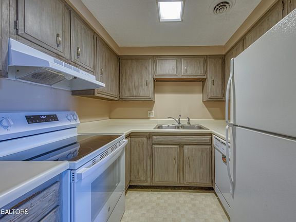 2nd image of 1211 Highland Ave APT 206