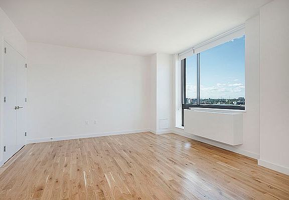4th image of 14736 94th Ave APT 22K