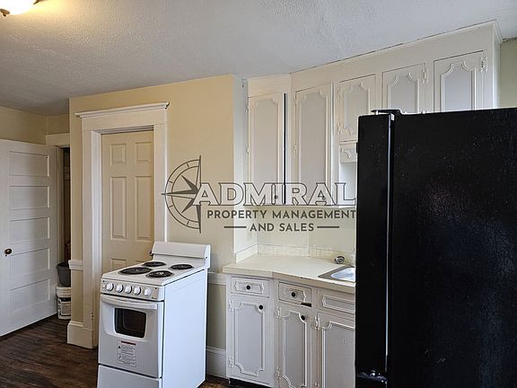 4th image of 42 N Main St #3