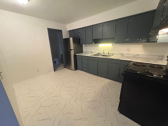 2nd image of 166 N 28th St