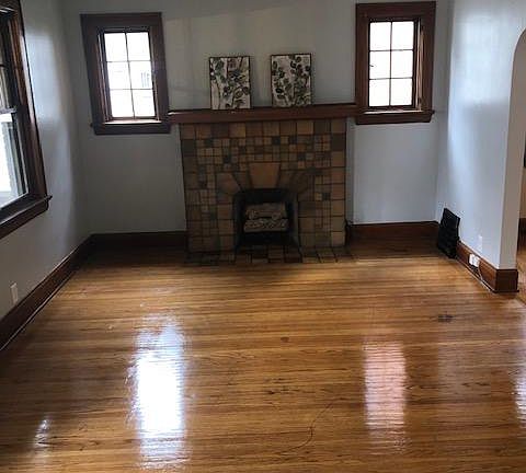 3rd image of 3221 Glengyle Ave #1