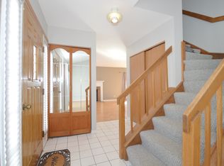553 Le Parc Cir, Buffalo Grove, IL
