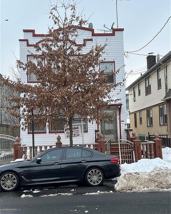 1st image of 620 E 38th St
