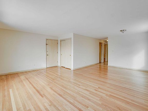 3rd image of 8648 W Carmen Ave
