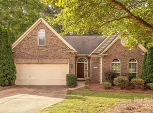 901 Clearbrook Rd, Matthews, NC 28105