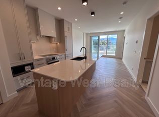 3316 Lakeshore Rd #403, Kelowna, BC V1W 0H7