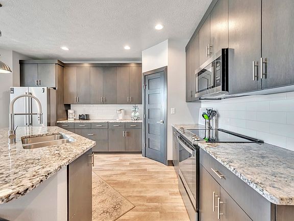 4th image of 580 Linden Dr #403