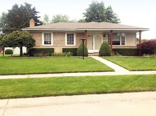 42118 Merrimac Cir, Clinton Township, MI 48038