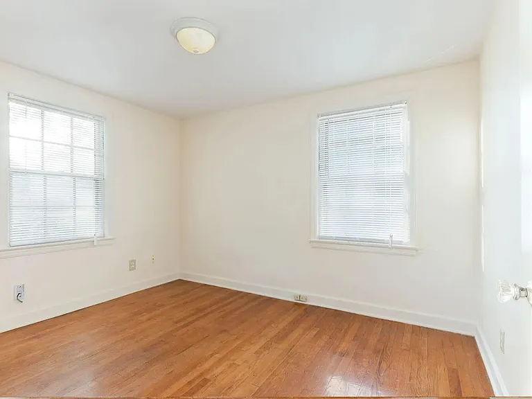 7226 Wyandotte St #7226 — Photo 11