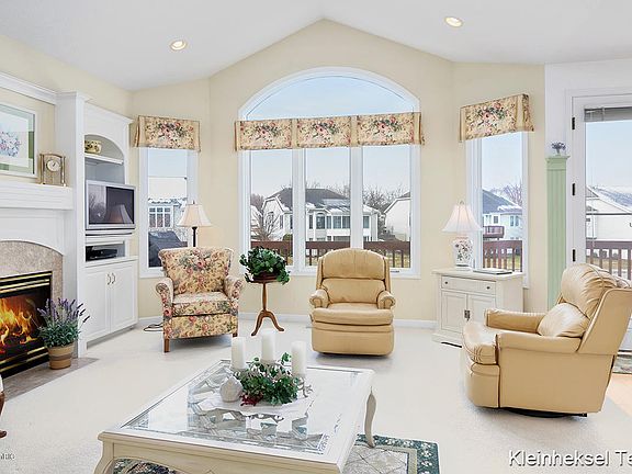 5th image of 37 Regal Ct #37