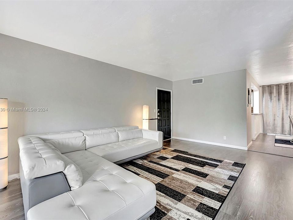 Falls Of Inverrary Tr Condominiums 6010 S Falls Circle Dr Fort