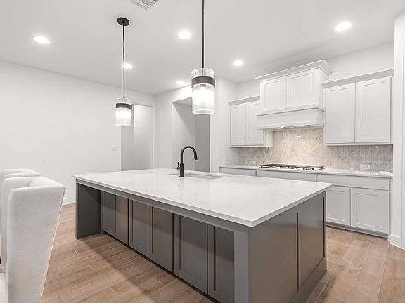 2nd image of 708 Duke Ln