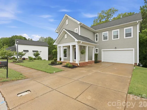 8207 Dumphries Dr, Huntersville, NC 28078