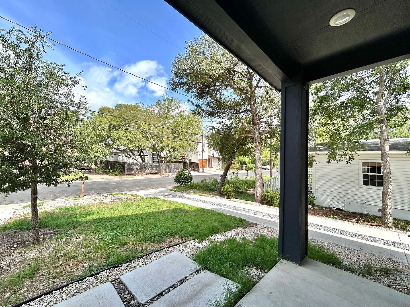Stunning 5/BR, 4/BA Modern Home with Stylish Finishes! — Photo 3