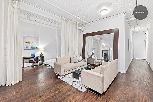 Sold by Triplemint | media 3