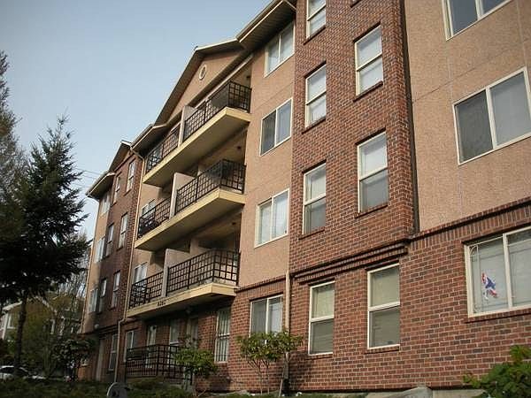 1st image of 4262 8th Ave NE APT 20