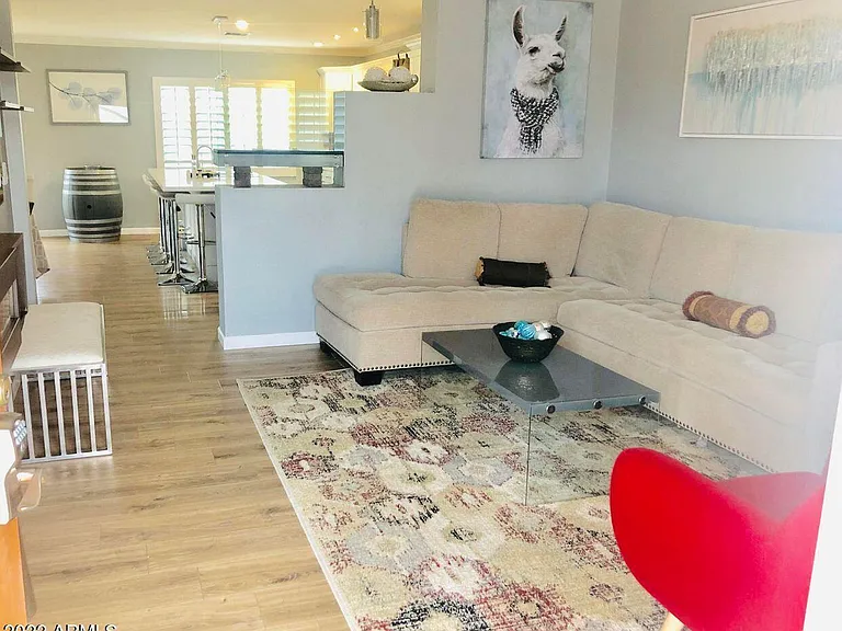 3016 E Corrine Dr — Photo 3