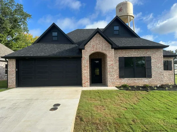 147 Hillcrest Dr, Gladewater, TX 75647