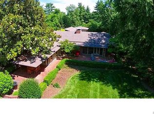 9255 Clayton Rd, Saint Louis, MO 63124