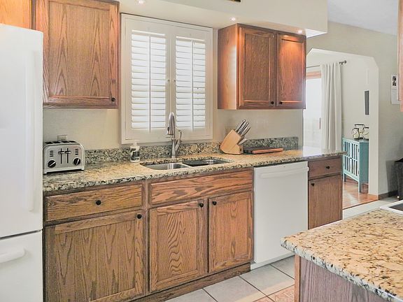 3rd image of 8368 Spruce Dr