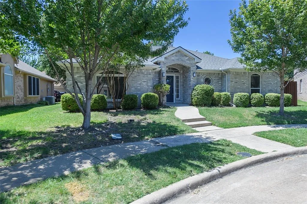 3 bed, 1855 sqft, $2,800 — Photo 1