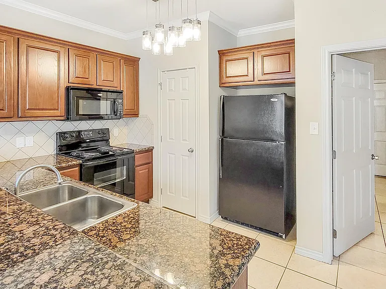 168 Forest Dr #1 — Photo 3