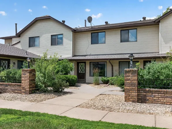 1554 Helmo Ave N, Oakdale, MN 55128