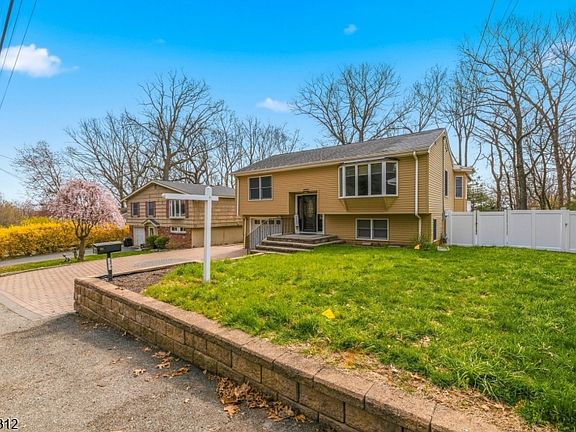 4th image of 32 Seminole Ave