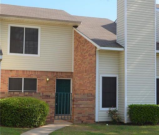 3rd image of 704 Woodbend Dr