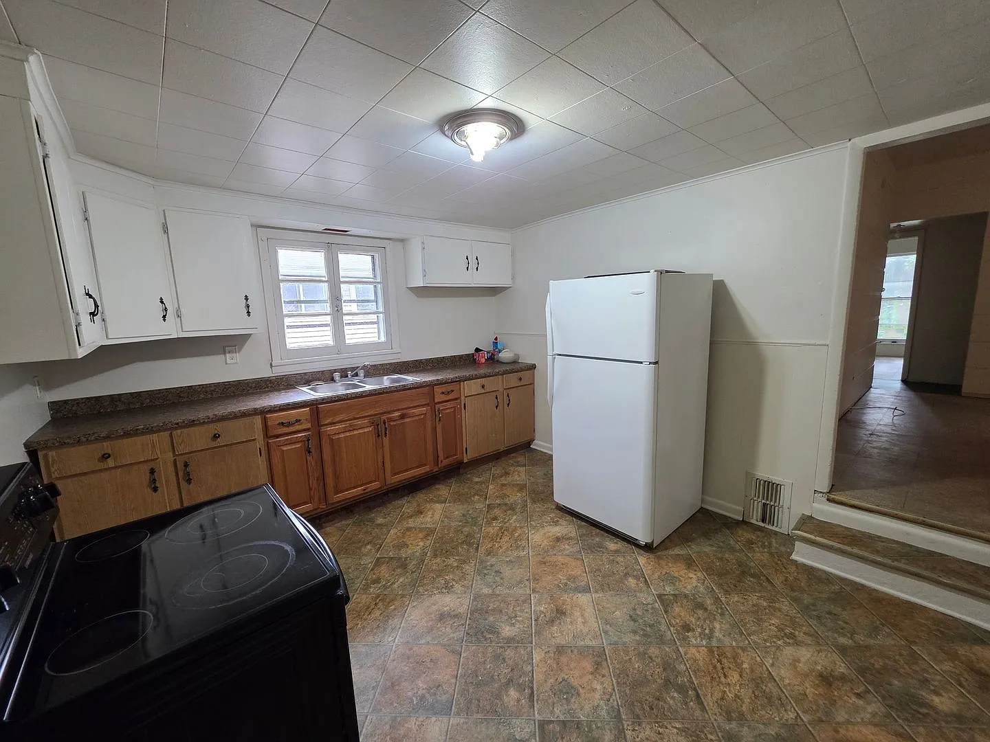 3 Bedroom Single Floor Living Available Now — Photo 3