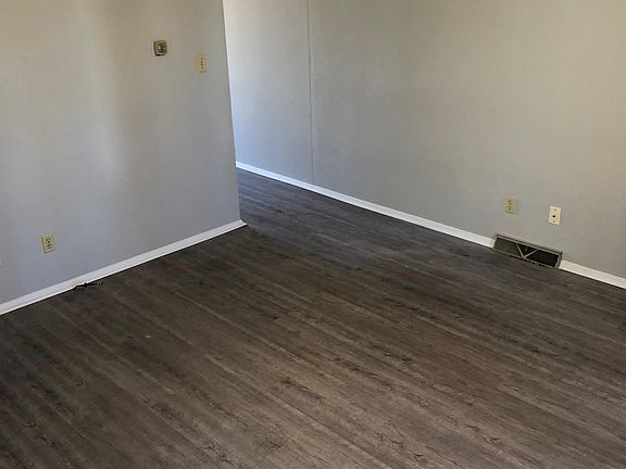 4th image of 3334 N Knott Ln