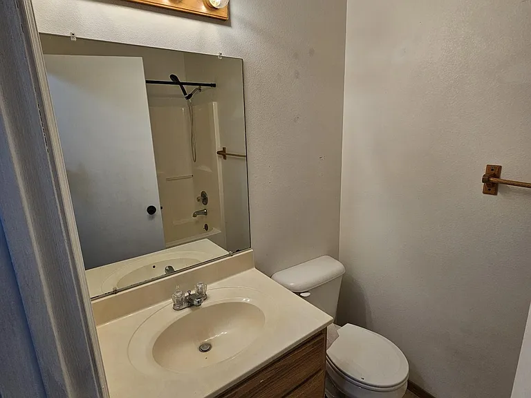 214 W Timothy St — Photo 8