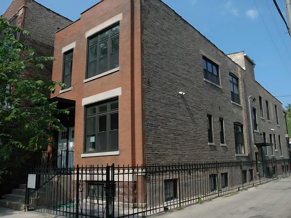 2nd image of 1013 N Marshfield Ave APT 2R