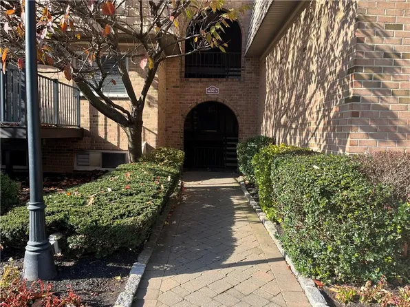 330 Central Park Avenue #F20, Scarsdale, NY 10583