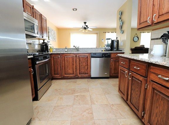 5th image of 2016 Orchard Ln #1