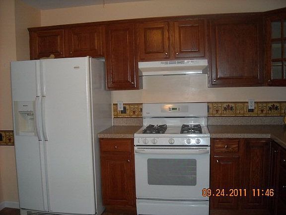 3rd image of 10925 Westview Ave