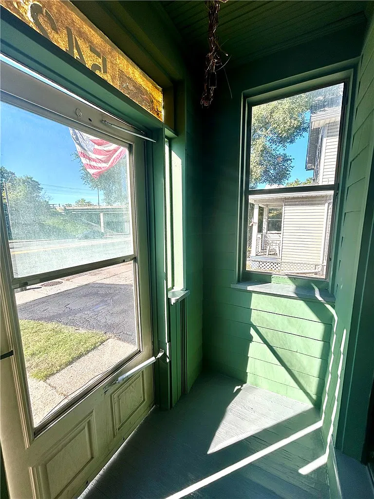 2 bed, 1.0 bath, 1055 sqft, $1,650 — Photo 3