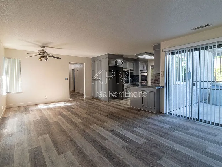 2828 Smoke Tree Cir — Photo 10