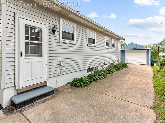 2nd image of 7884 Pardee Rd