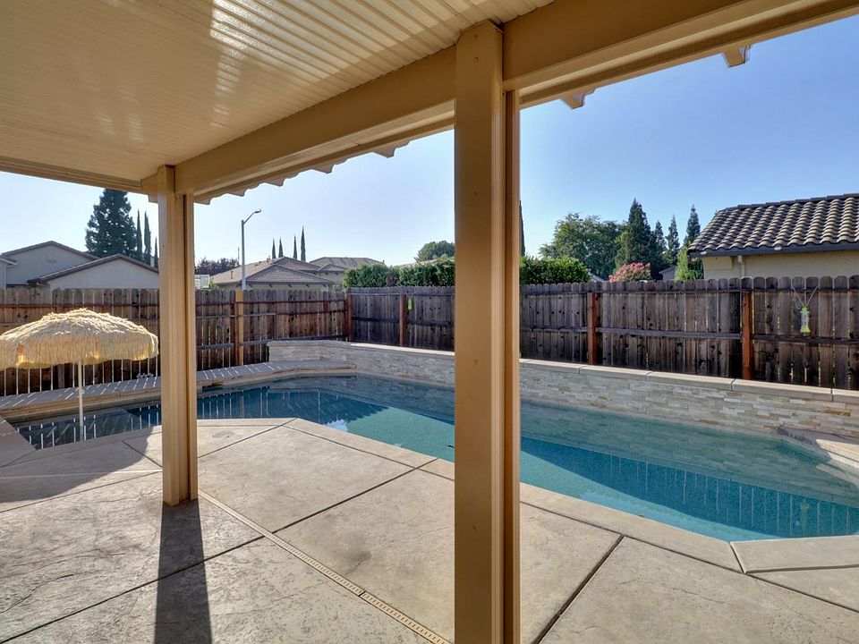 1st image of 300 Perth Ct