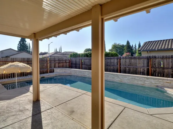 300 Perth Ct, Roseville, CA 95747