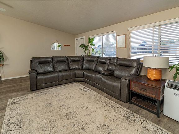4th image of 3217 SW Quartz Ave