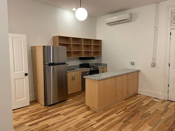 5th image of 1733 Elm St #1C