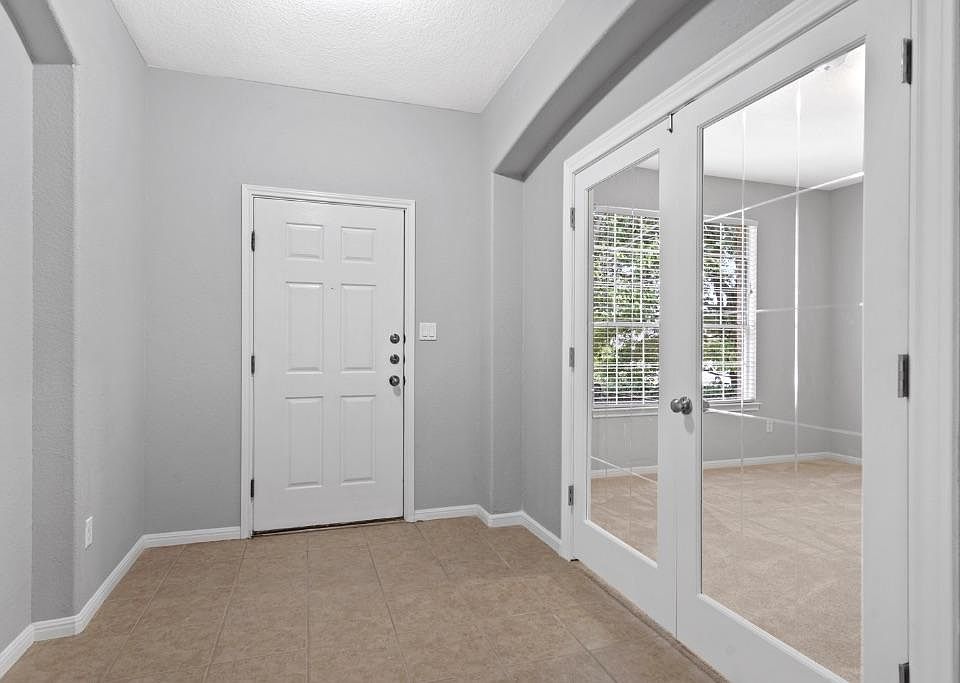 1st image of 133 Covent Dr