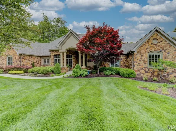 25 Windcastle Dr, Saint Charles, MO 63304