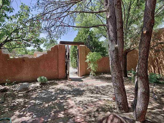 2nd image of 1511 Camino Ecuestre NW