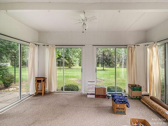 4th image of 3519 Meadow Ln