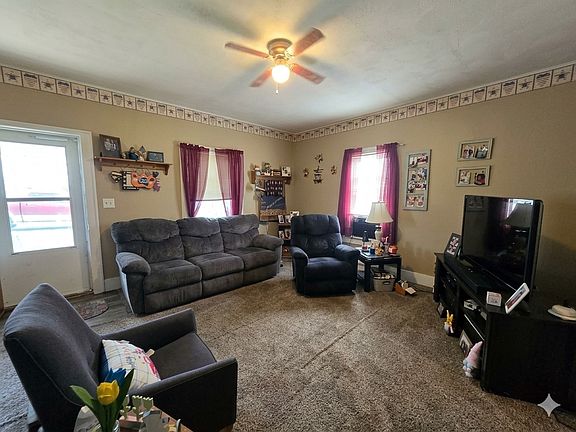 5th image of 216 E Franklin St