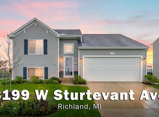 8199 W Sturtevant Ave, Richland, MI 49083